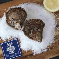 Belon Austern Reserve Gr&ouml;&szlig;e M &ndash; flache europ&auml;ische Hu&icirc;tre plate de Cancale auf Schieferplatte mit Meersalz und Zitrone, Premiumqualit&auml;t von Oberland Auster
